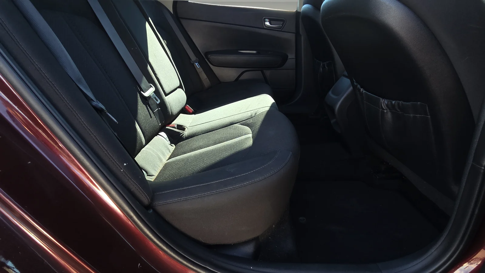Used 2018 Purple Kia LX image 16