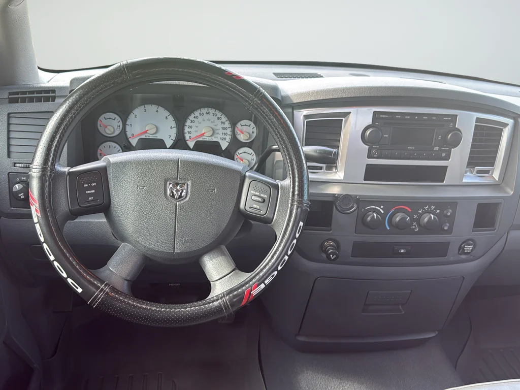Used 2008 Gray Dodge SLT image 9