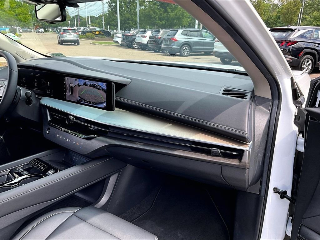 Used 2025 White Nissan SL image 13