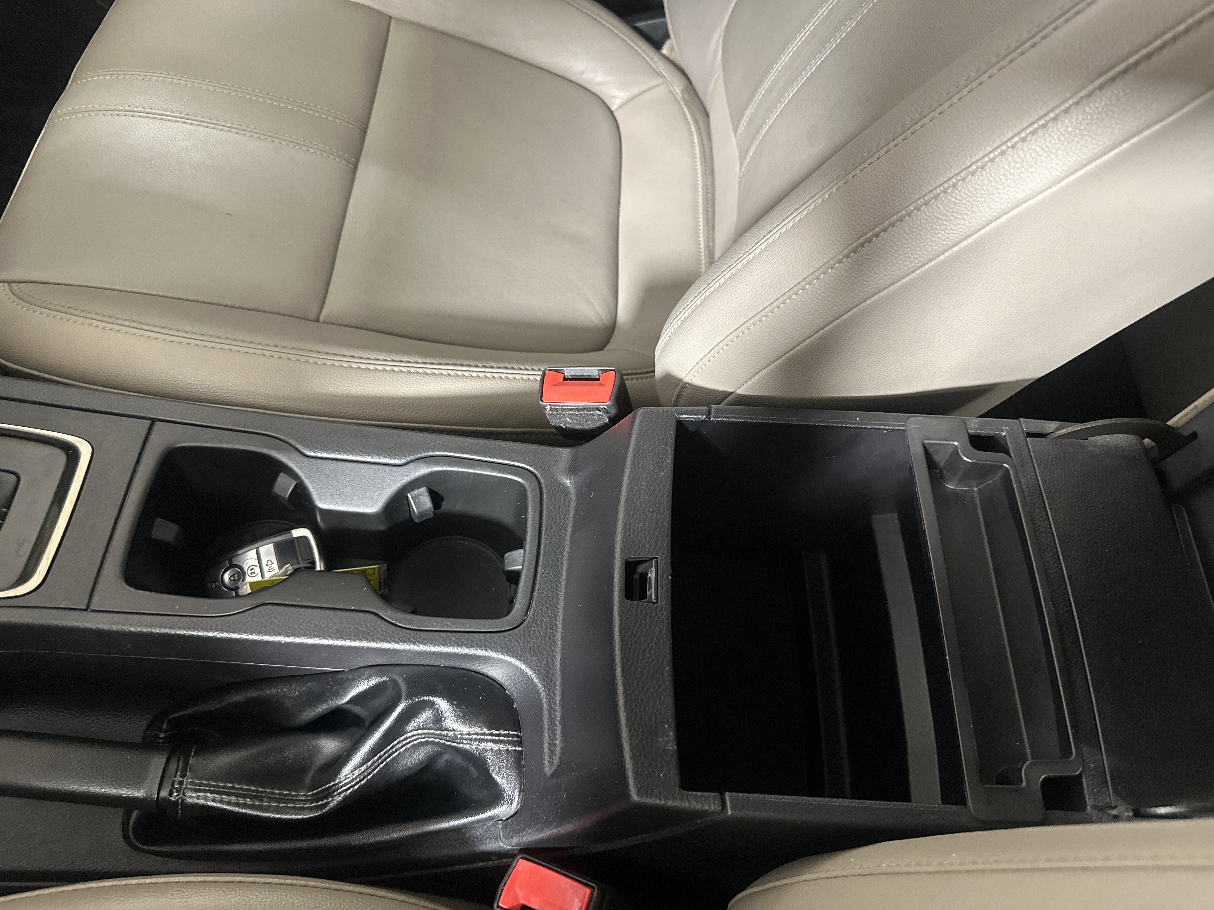 Used 2019 White Ford  image 23