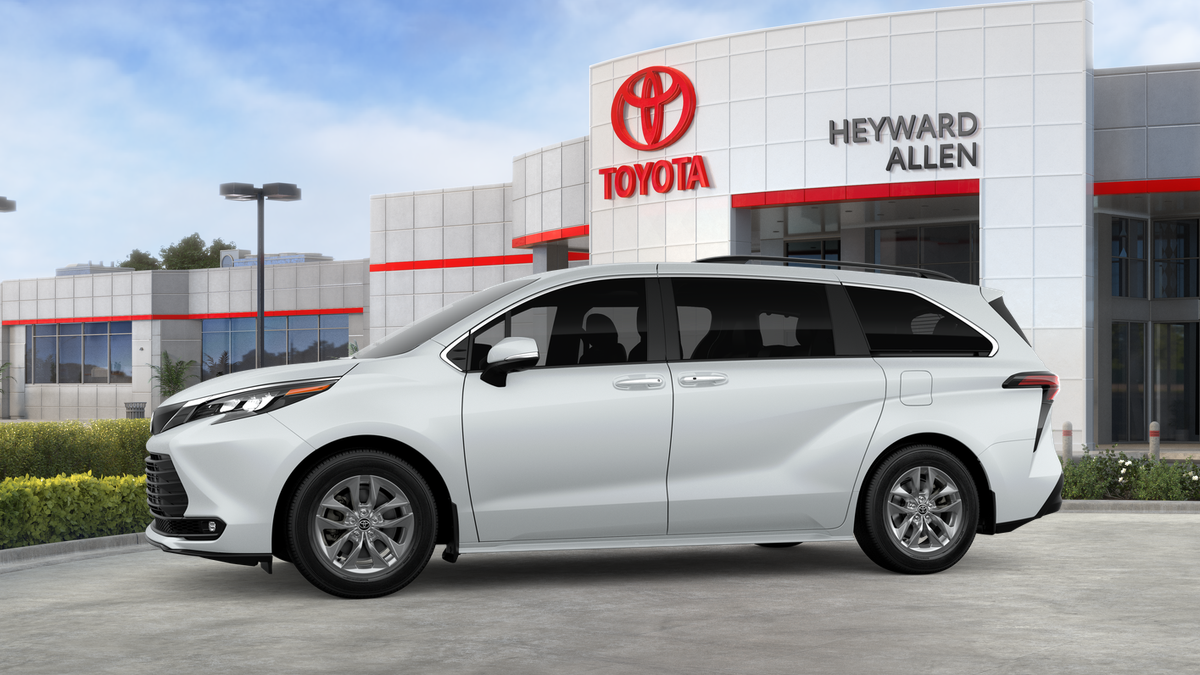 New 2026 Wind Chill Pearl Toyota XLE image 25