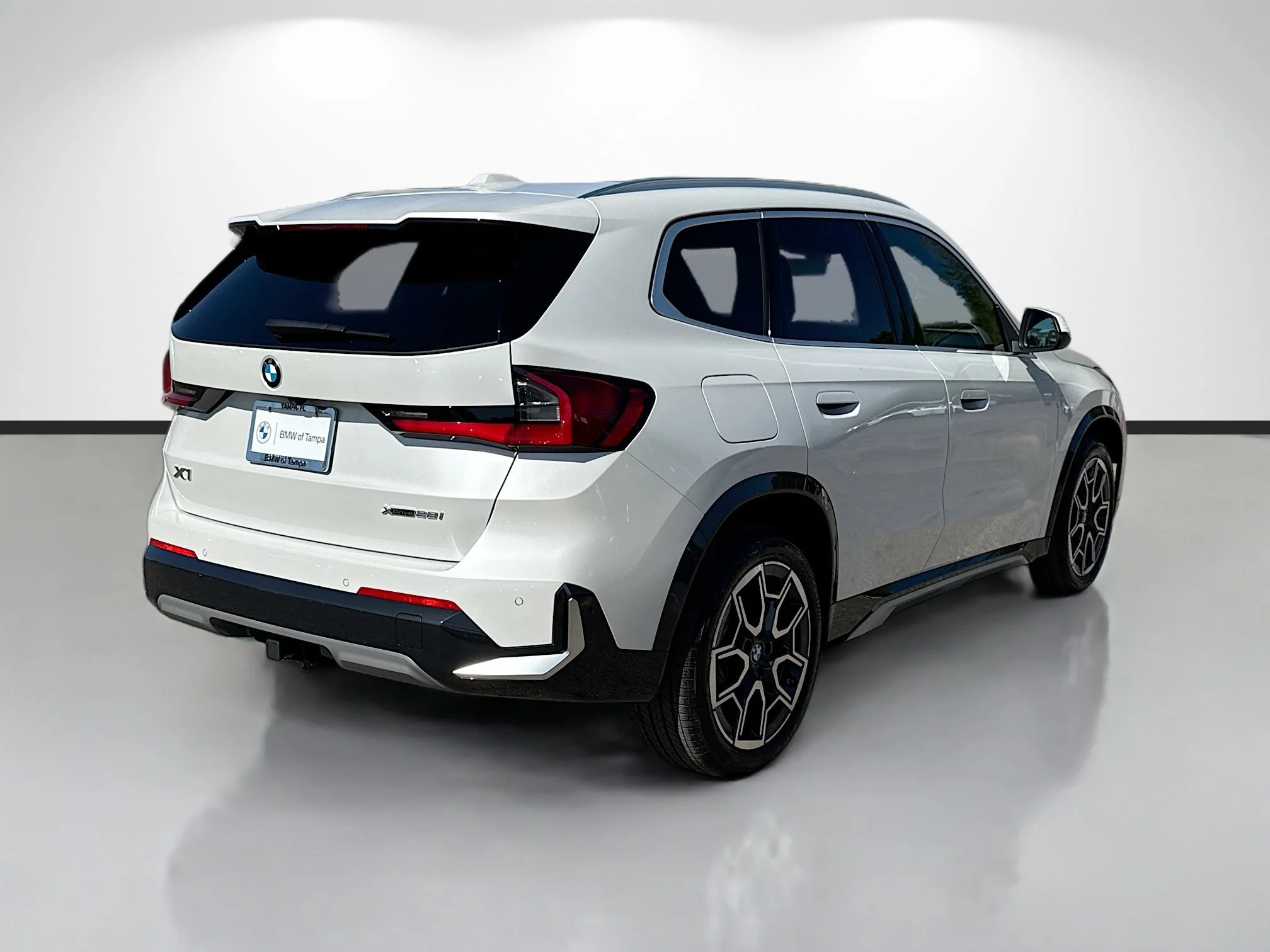 New 2026 Mineral White Metallic BMW xDrive28i image 3