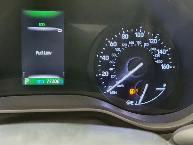 Used 2021 Silver Toyota XLE image 12