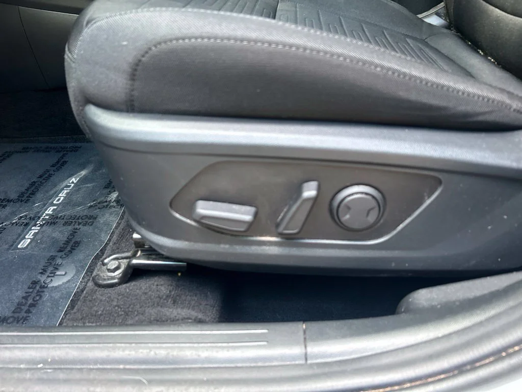Used 2022 White Hyundai SEL Premium image 17