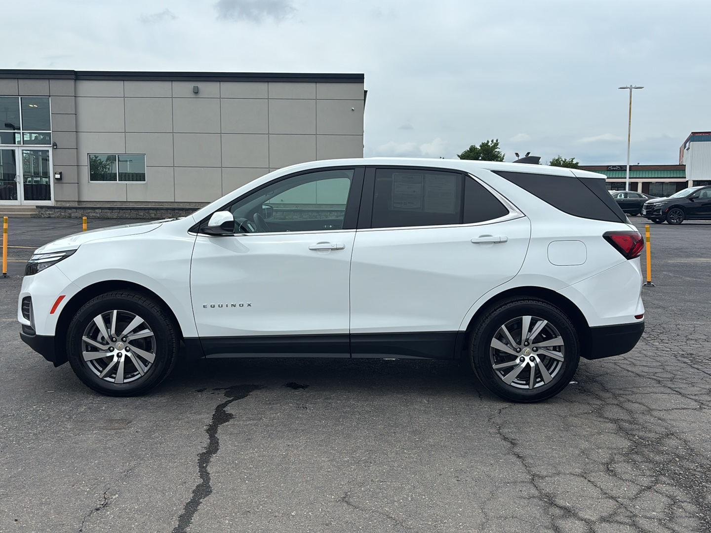 Used 2024 Summit White Chevrolet LT image 4