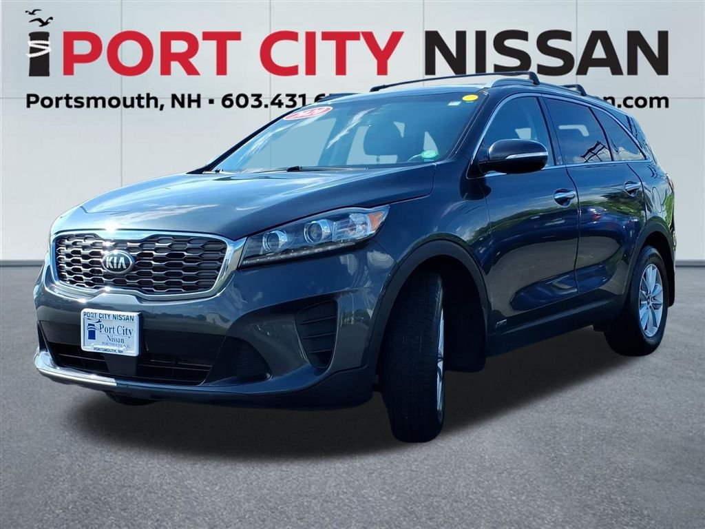 Used 2020 Gravity Grey Kia LX w/convenience pkg & 3rd row seat image 37