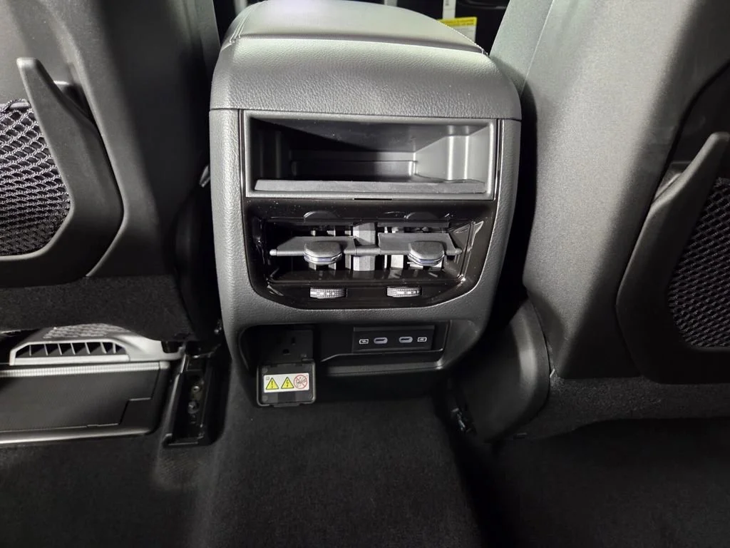 New 2026 Bright White Clear-Coat Exterior Paint Jeep Laredo Altitude image 13