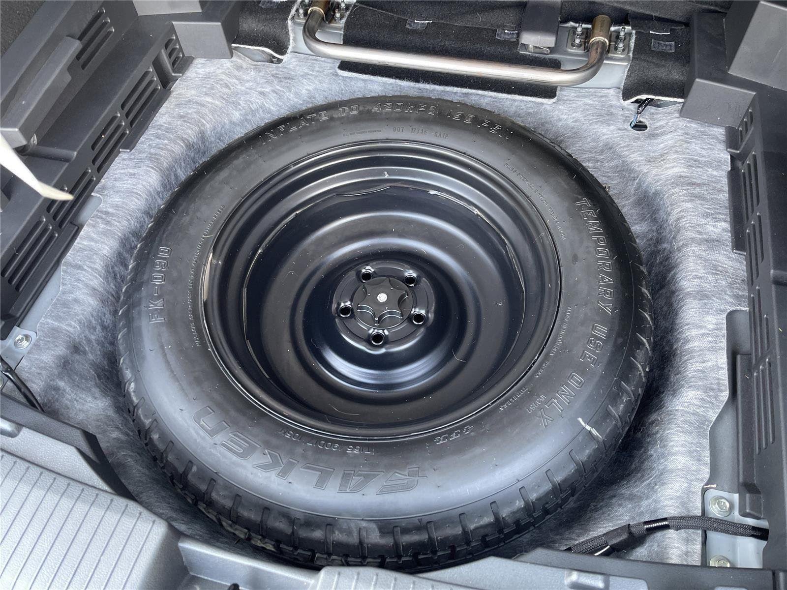 Used 2021 Super Black Nissan SV image 38