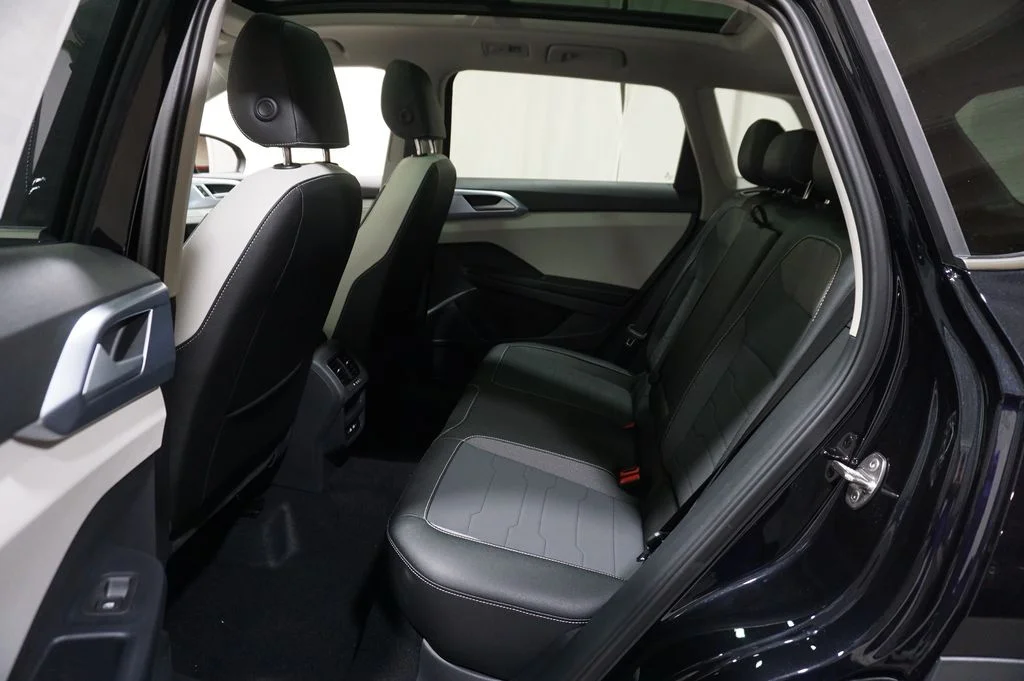 New 2026 Black Volkswagen 1.5T SE image 11