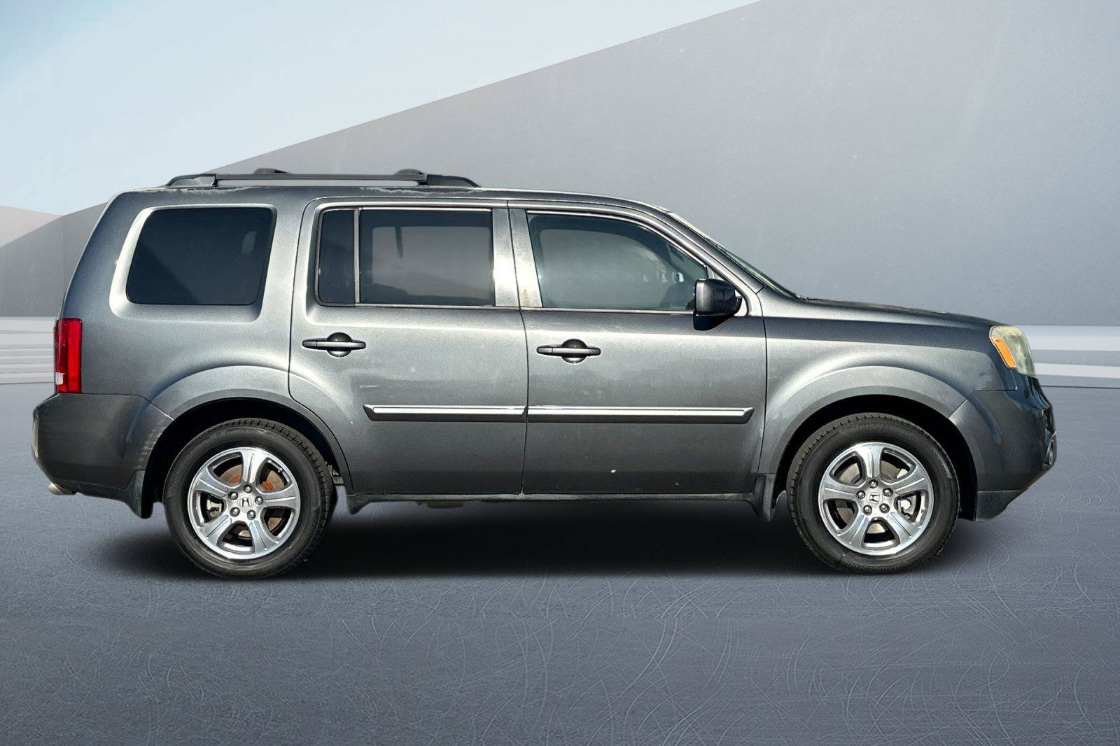 Used 2013 Gray Honda EX image 3