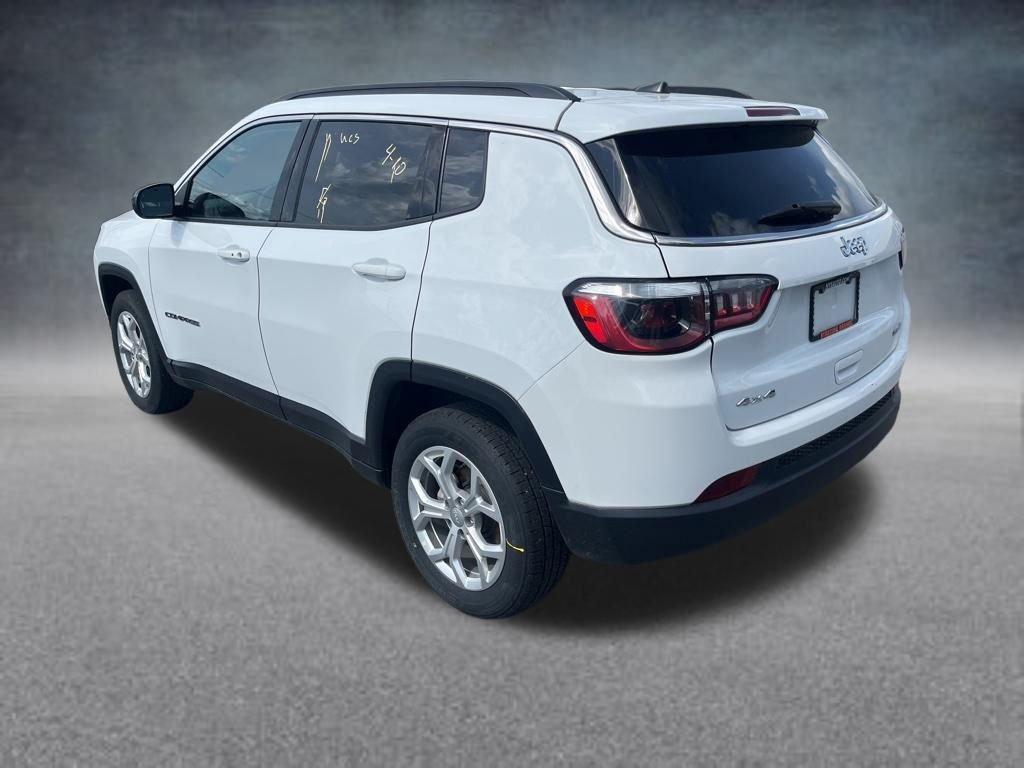 Used 2024 White Jeep Latitude image 3