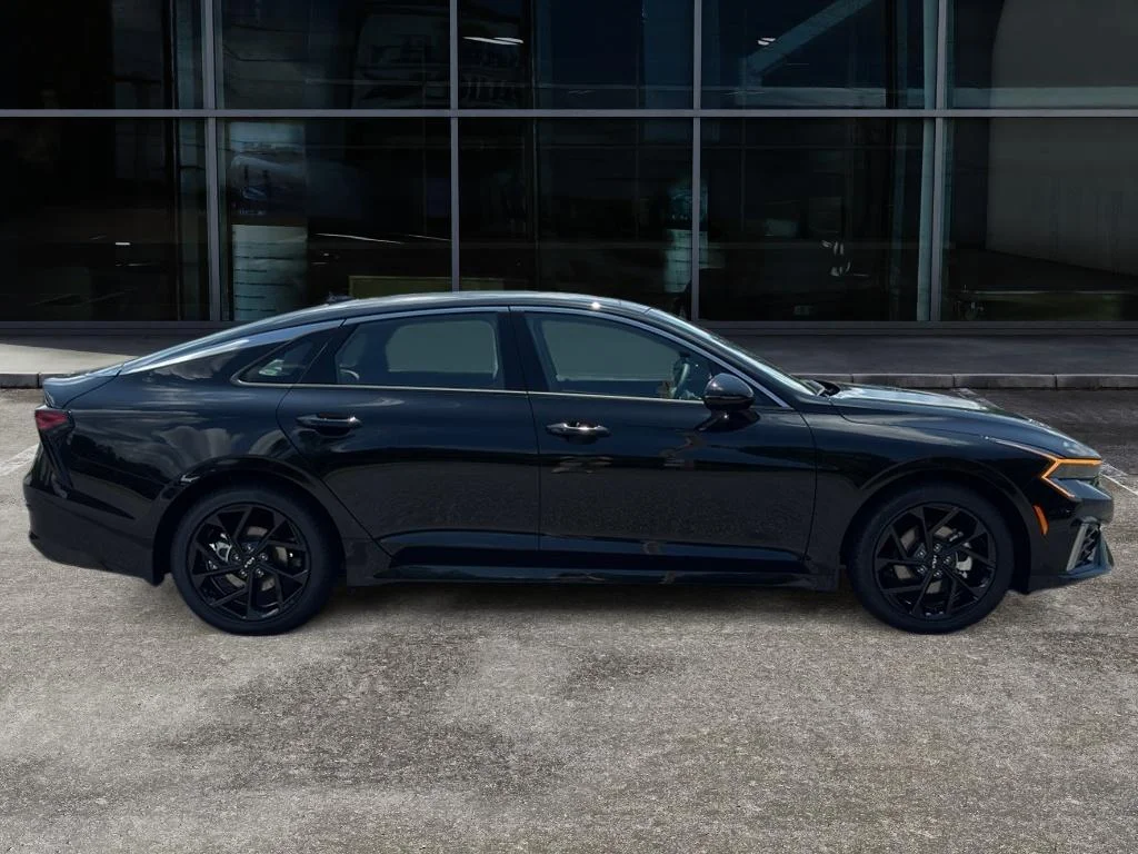 New 2026 Aurora Black Pearl Kia GT-Line FWD image 4