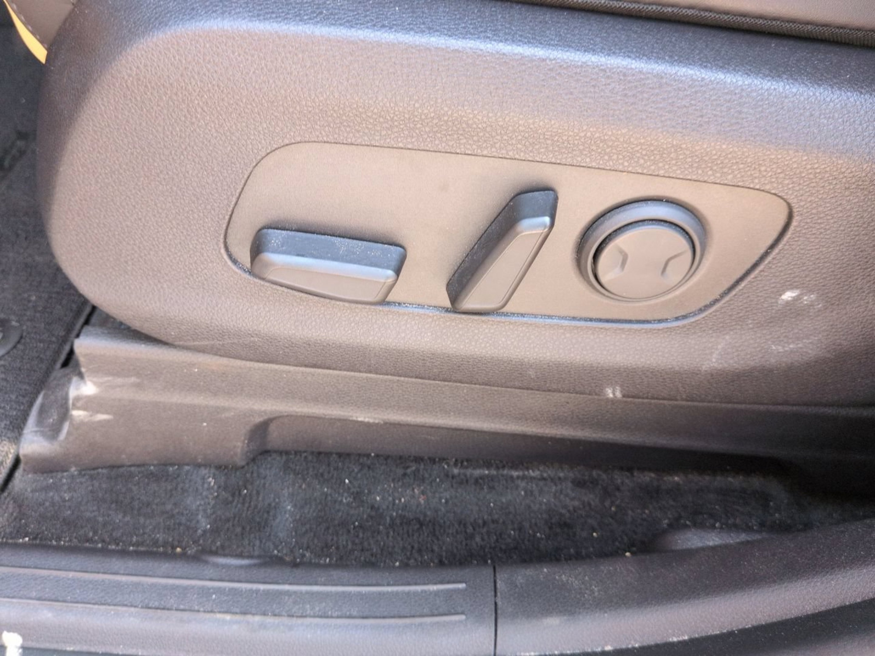 Certified Used 2024 Ceramic Silver Kia EX image 19