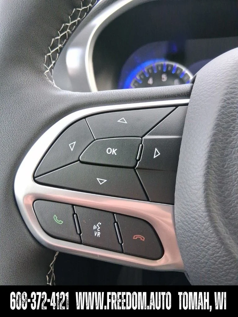 2026 Chrysler Pacifica Select - Photo 38