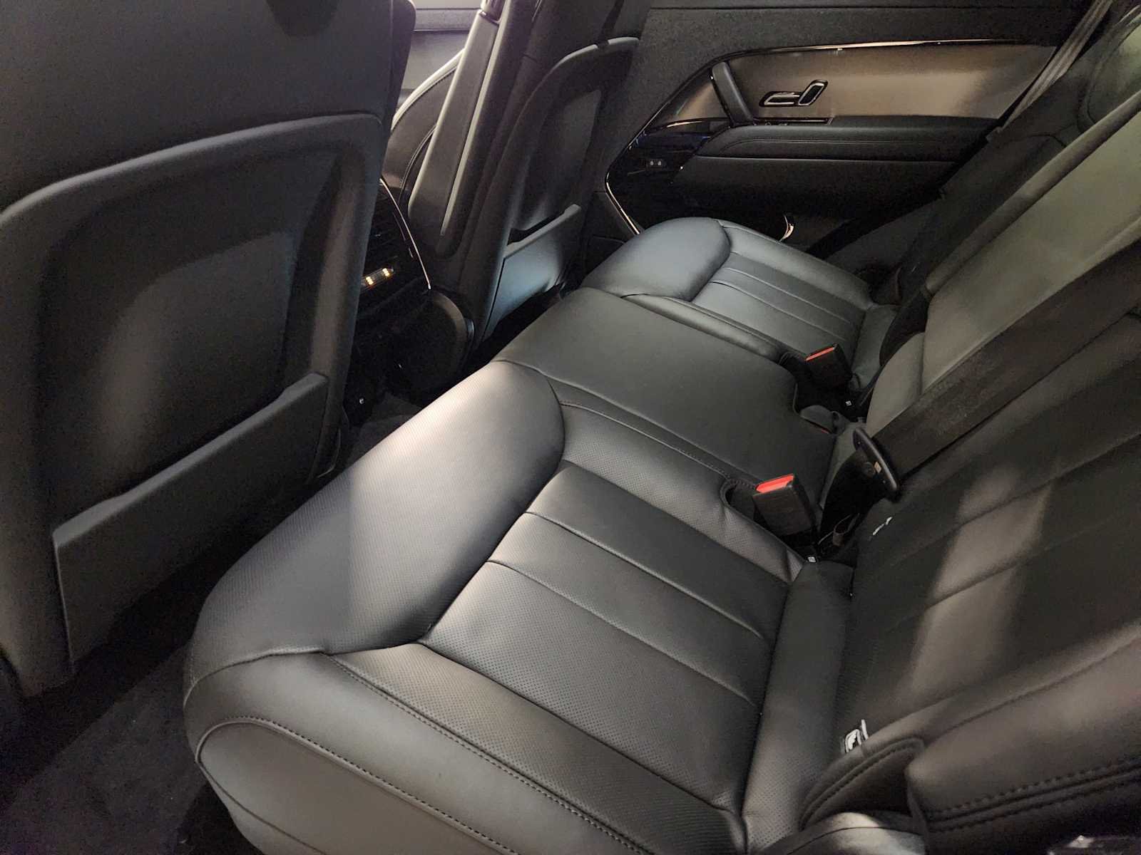 New 2026 Fuji White Land Rover Dynamic SE image 28