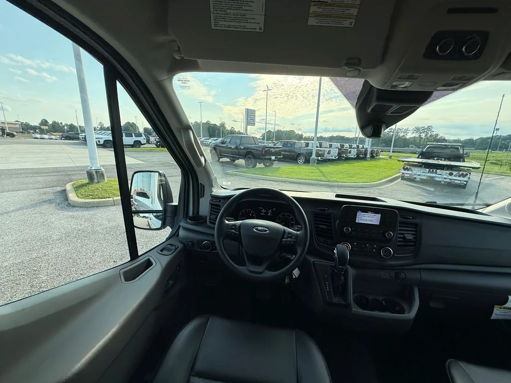 Used 2025 White Ford XL image 7