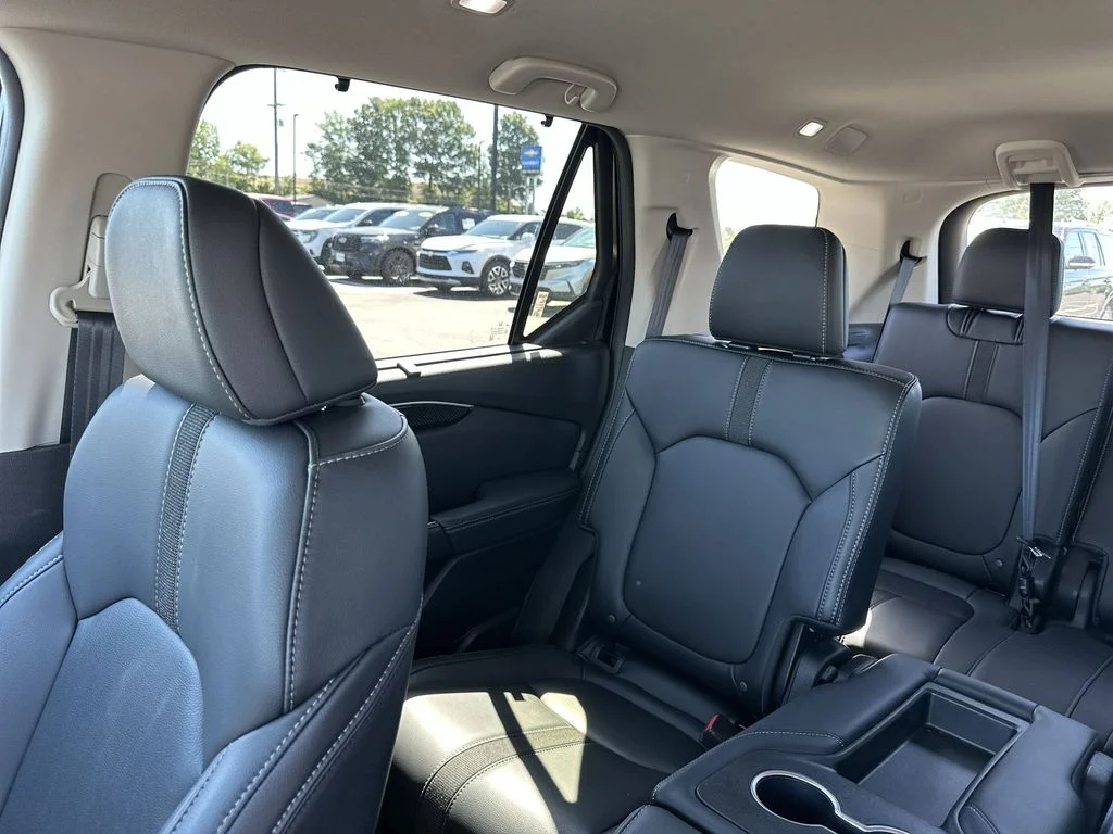 Used 2023 Black Honda EX-L image 12