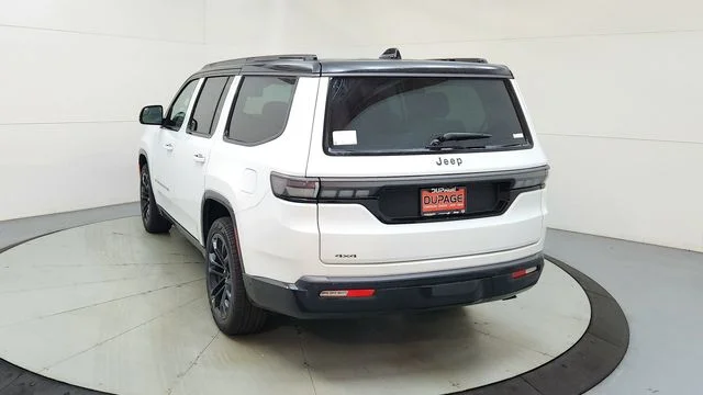 New 2026 Bright White Clear-Coat Exterior Paint Jeep Summit Reserve image 8