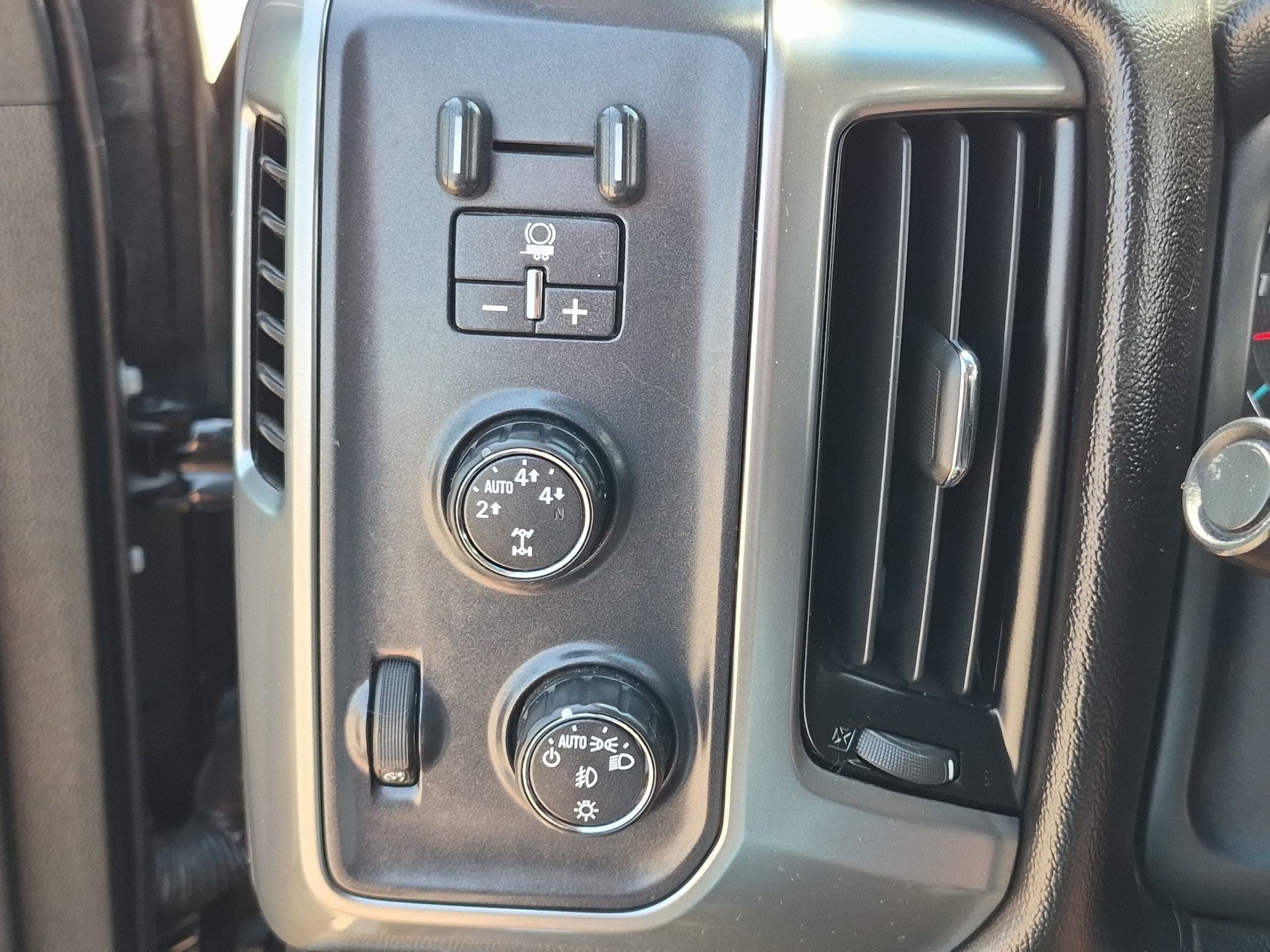 Used 2016 BLACK Chevrolet LT image 22