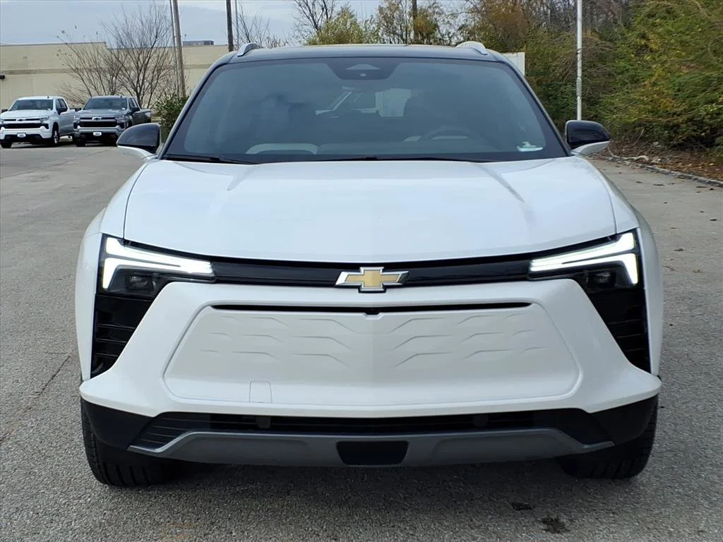 New 2026 Summit White Chevrolet LT image 22