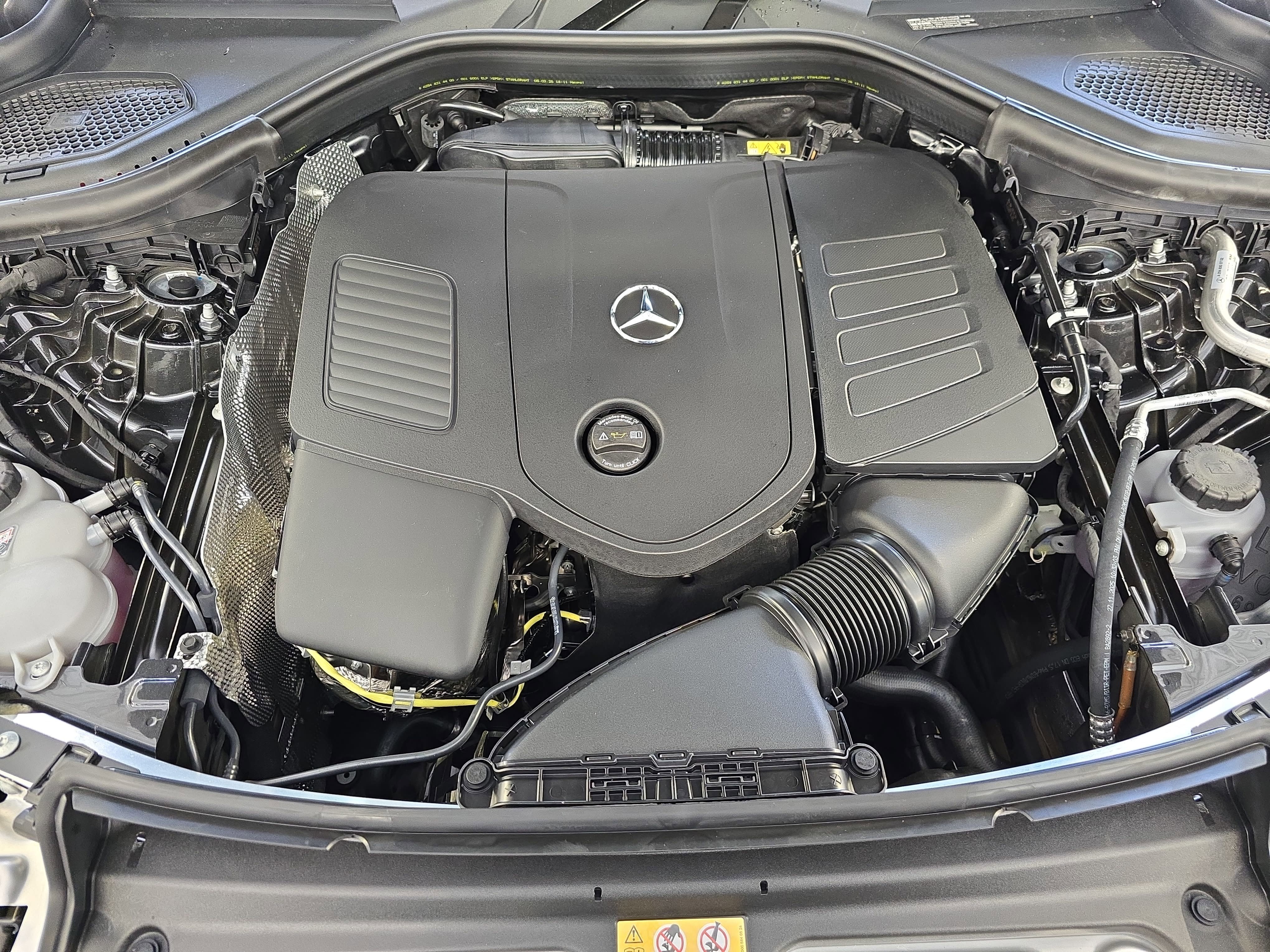New 2026 Graphite Grey Metallic Mercedes-Benz GLC300 image 33