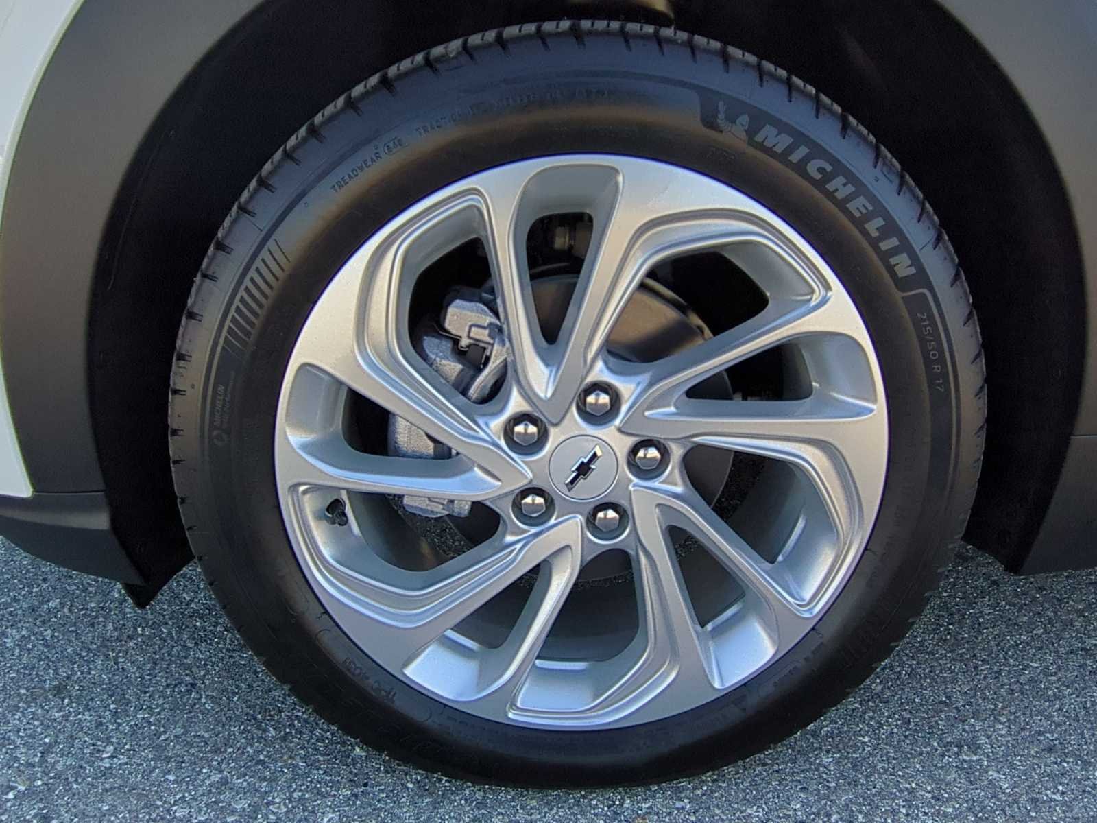 2027 Chevrolet Bolt LT - Photo 29