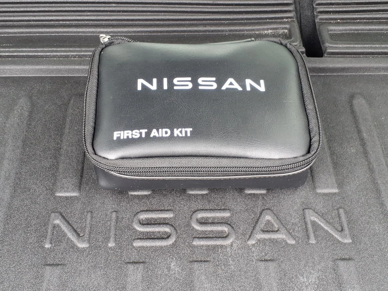 Used 2022 Boulder Gray Pearl Nissan Platinum image 29
