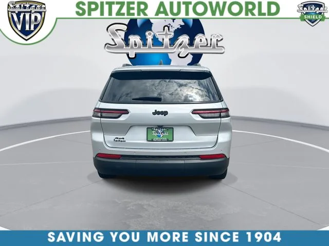 Used 2023 Silver Jeep Altitude image 8