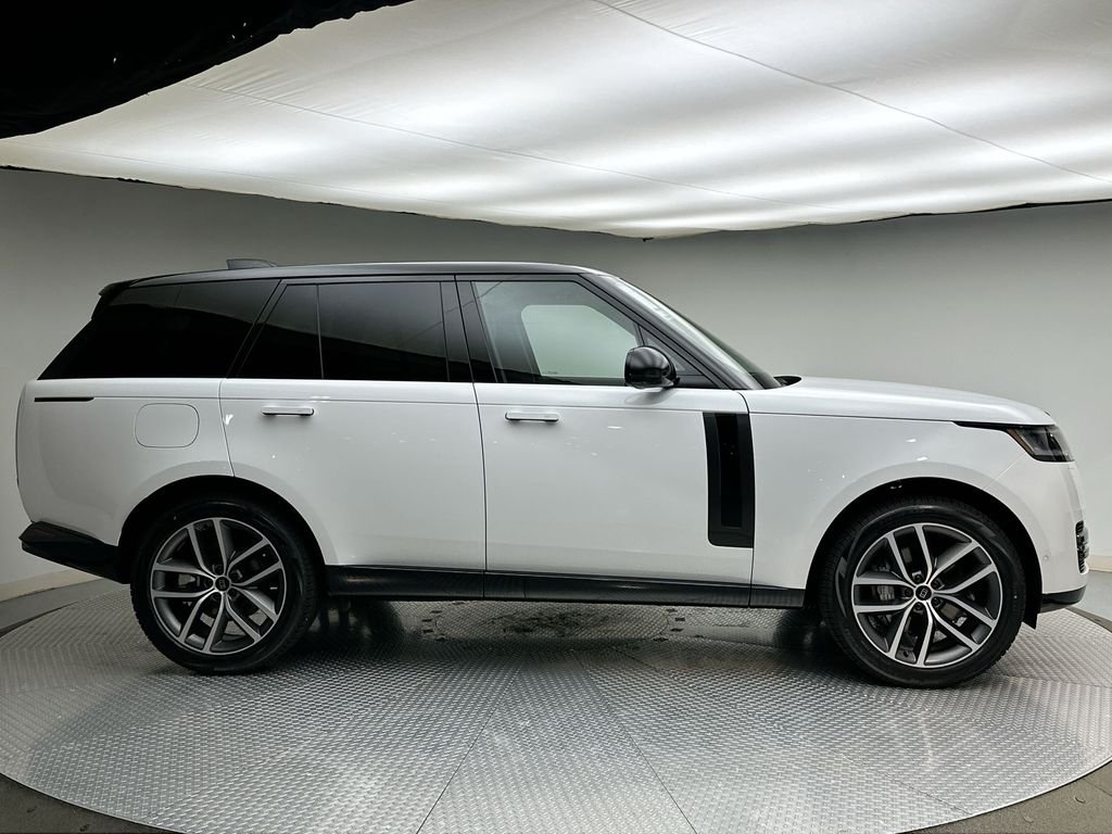 New 2027 Fuji White Land Rover SE image 4