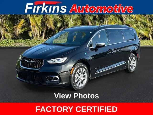 2025 Chrysler Pacifica Hybrid Pinnacle PHEV's photo