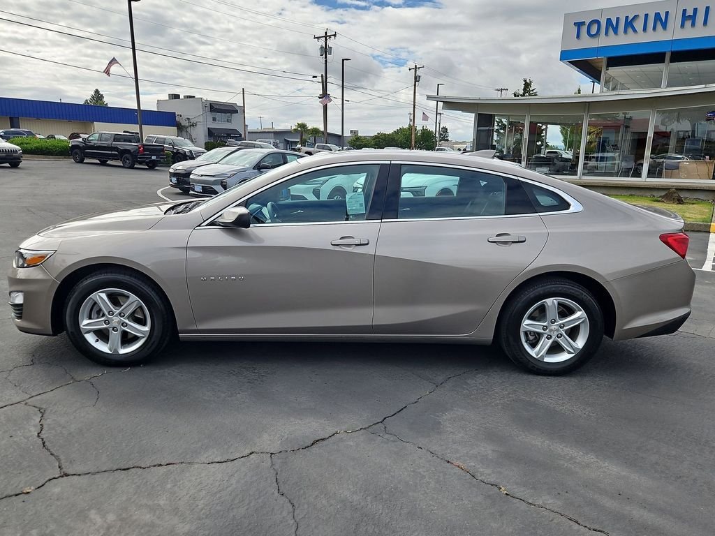 Used 2024 Mineral Gray Metallic Chevrolet LT image 3