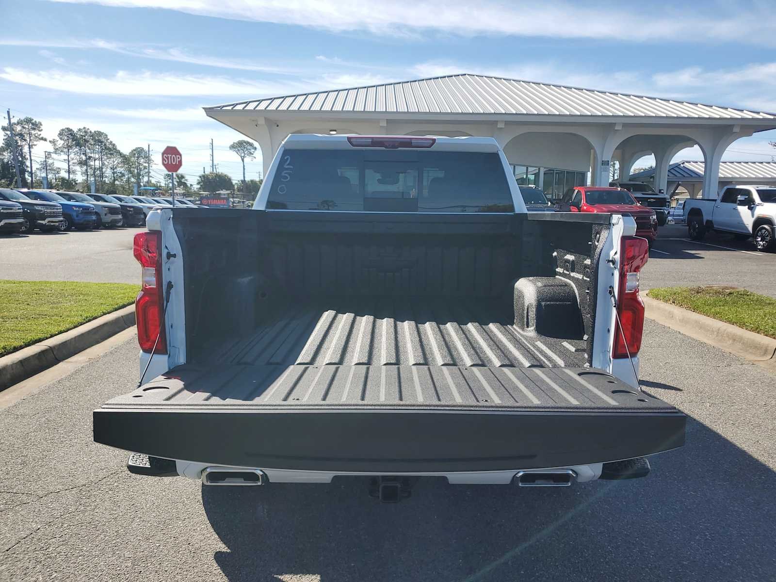 2026 Chevrolet Silverado 1500 High Country photo 4