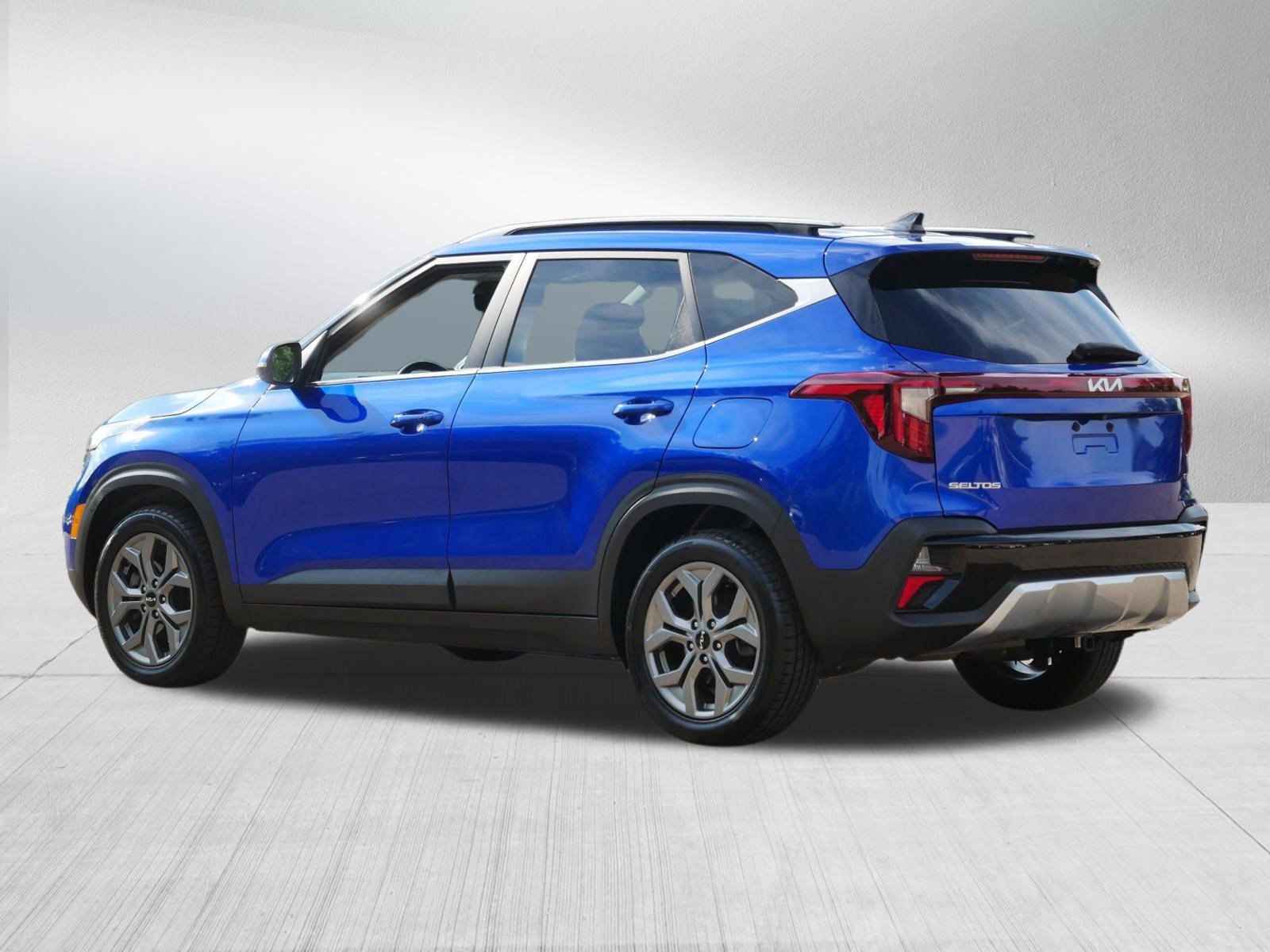 Used 2024 Neptune Blue Kia S image 5