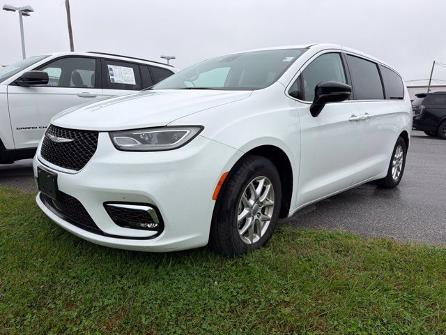 Used 2024 Bright White Clearcoat Chrysler Touring L image 3