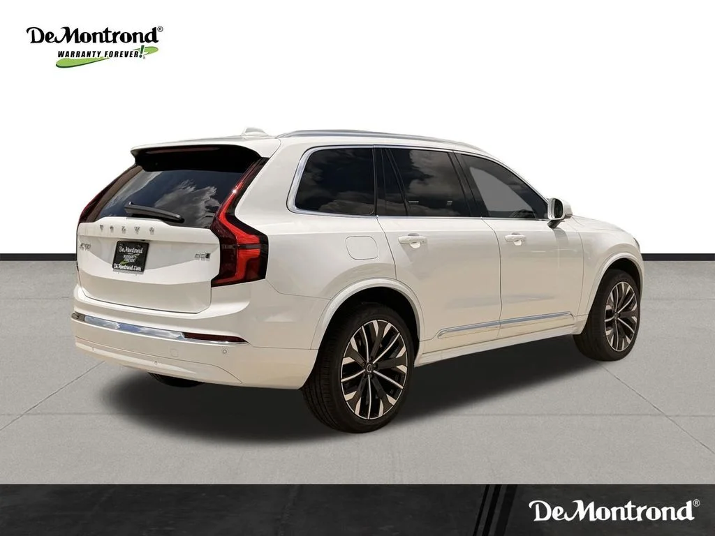 New 2026 Crystal White Volvo Core image 5