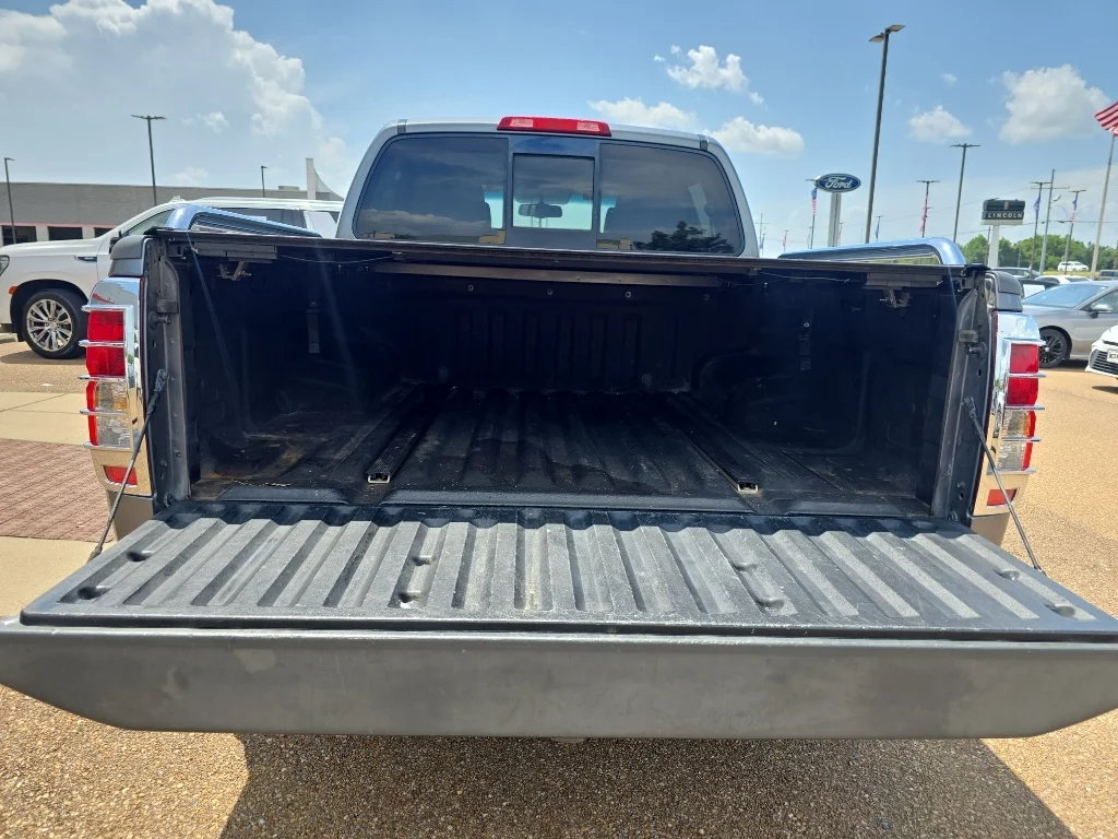 Used 2018 Gun Metallic Nissan SV V6 image 4