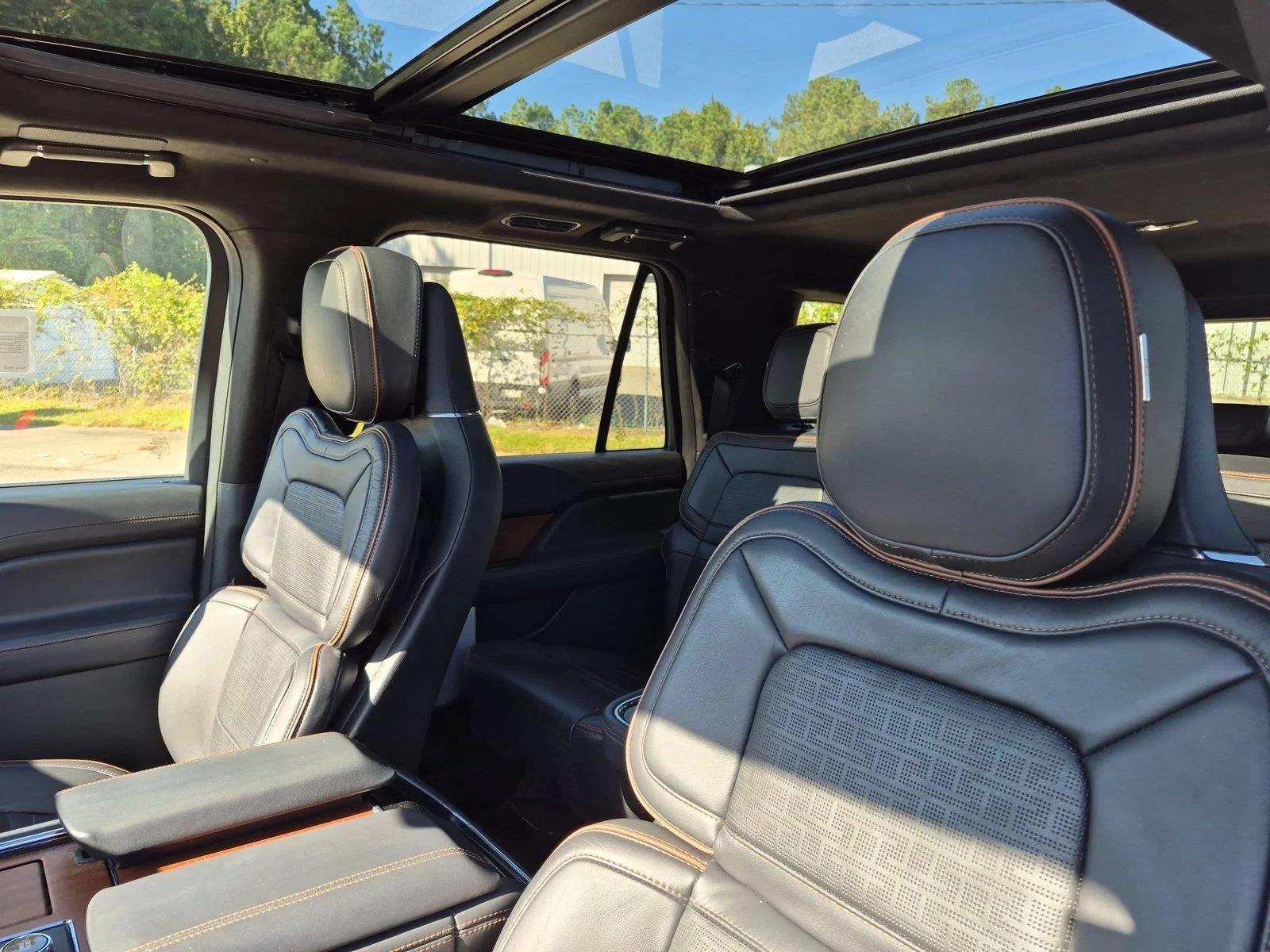 Used 2024 Chroma Caviar Dark Gray Metallic Clearcoat Lincoln Black Label image 17