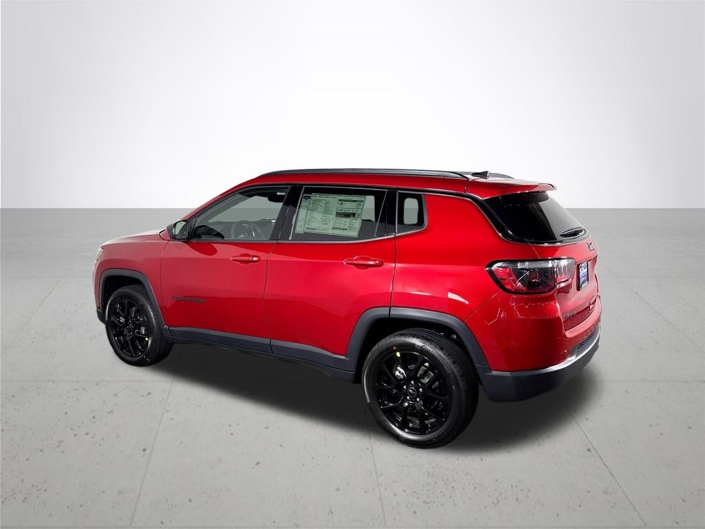 New 2026 Red Hot Pearl-Coat Exterior Paint Jeep Latitude image 8
