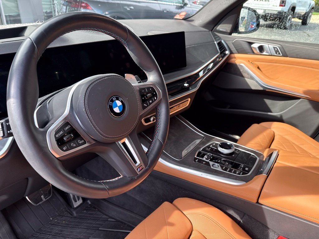 Used 2025 White BMW M60i image 10