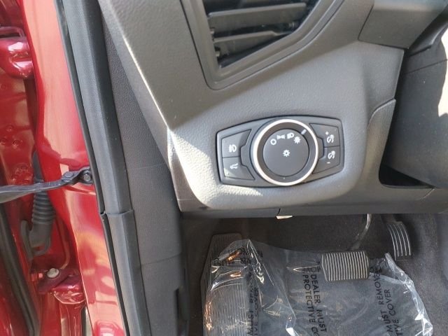 Used 2018 Red Ford SE image 13