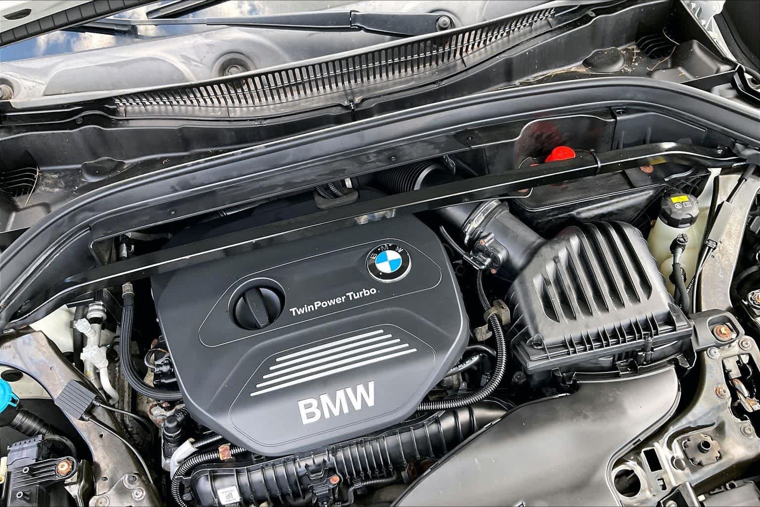 Used 2017 Alpine White BMW xDrive28i image 28