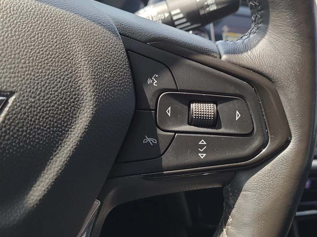 Used 2023 White Chevrolet Premier image 31