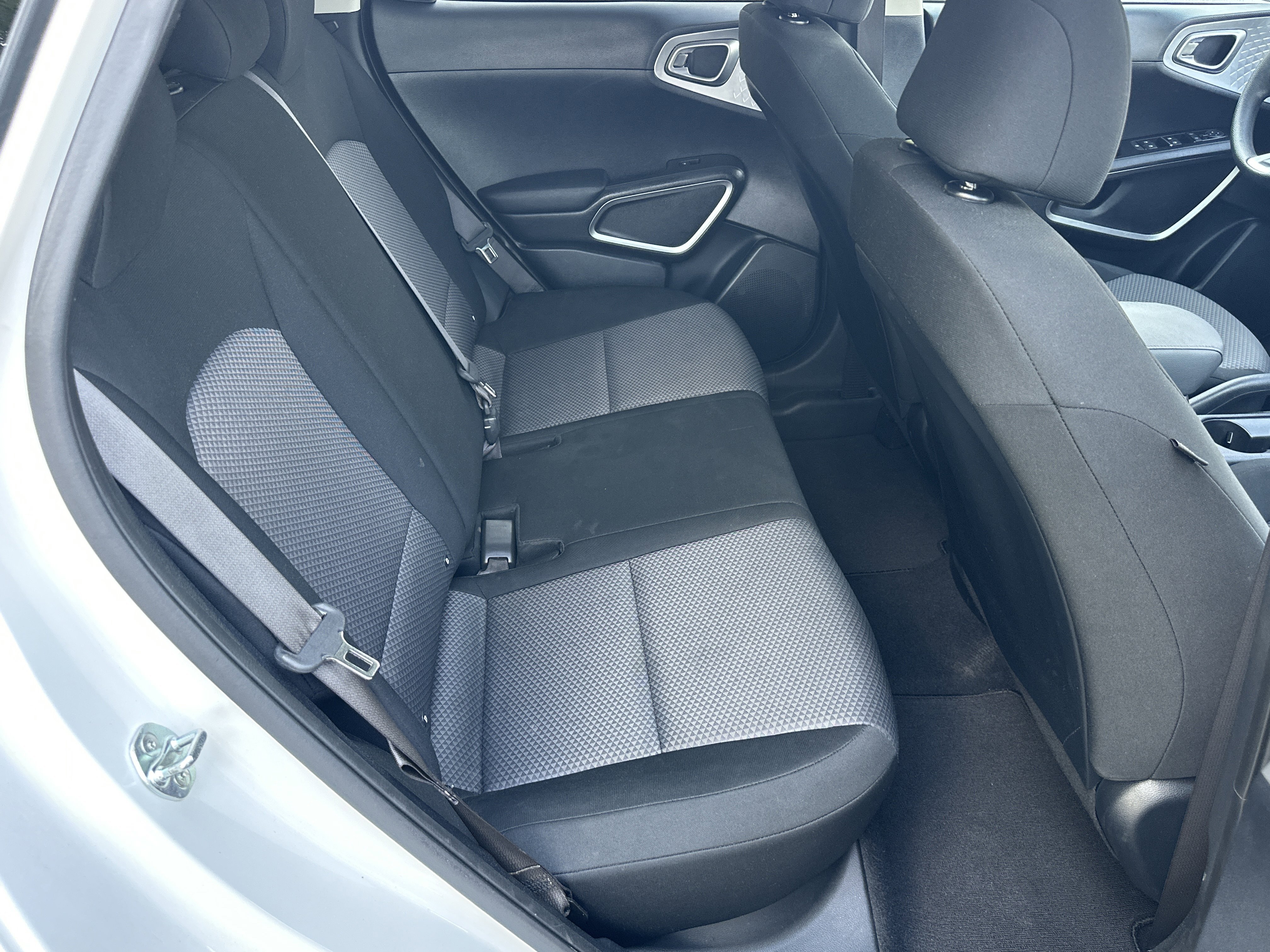 Used 2024 Snow White Pearl Kia LX image 16