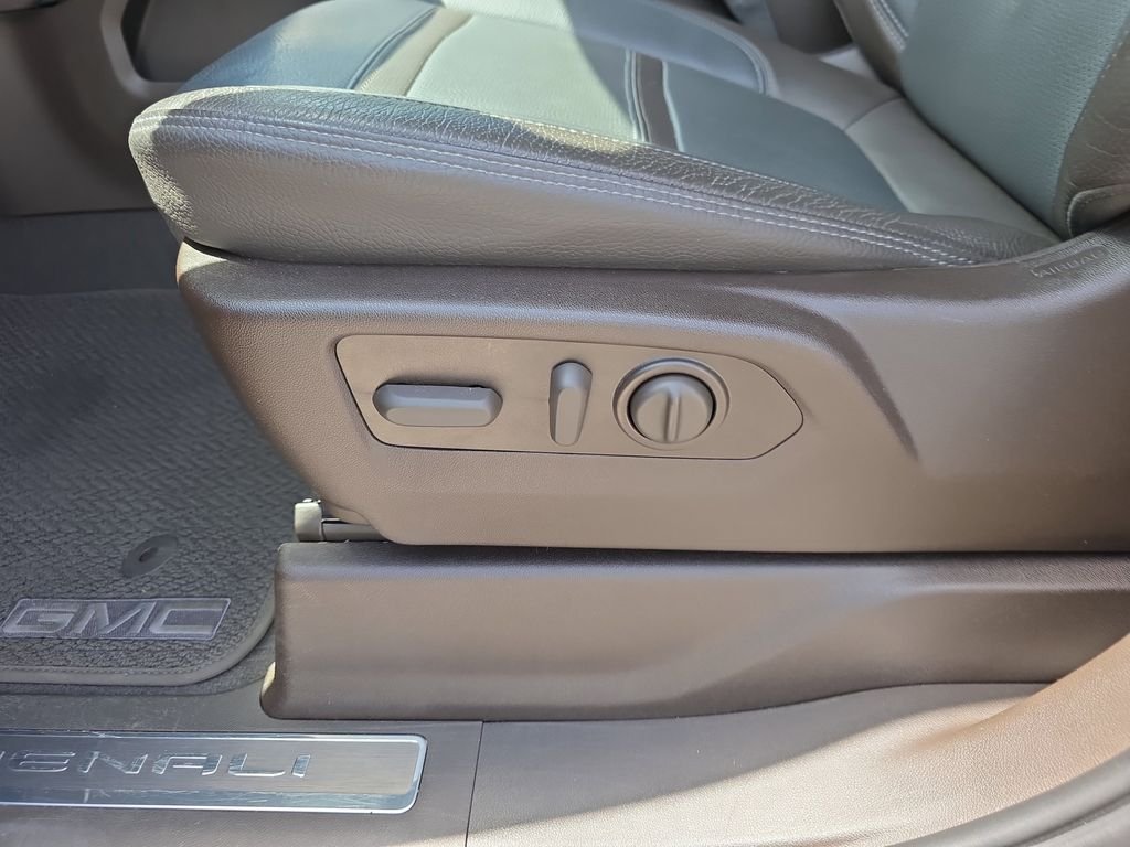 Used 2021 Black GMC Denali image 12