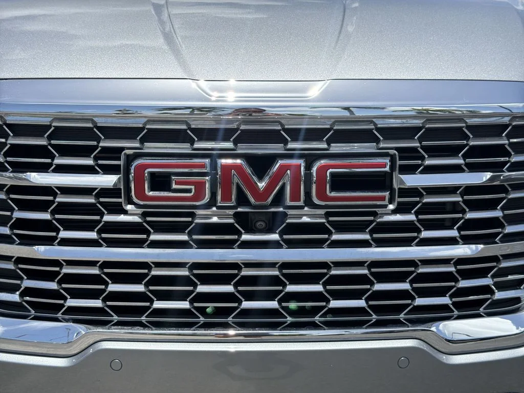 Used 2023 Silver GMC Denali image 38