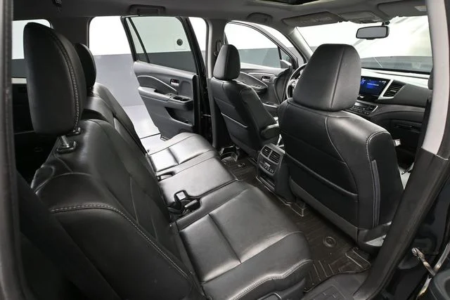 Used 2016 Black Honda EX-L image 43