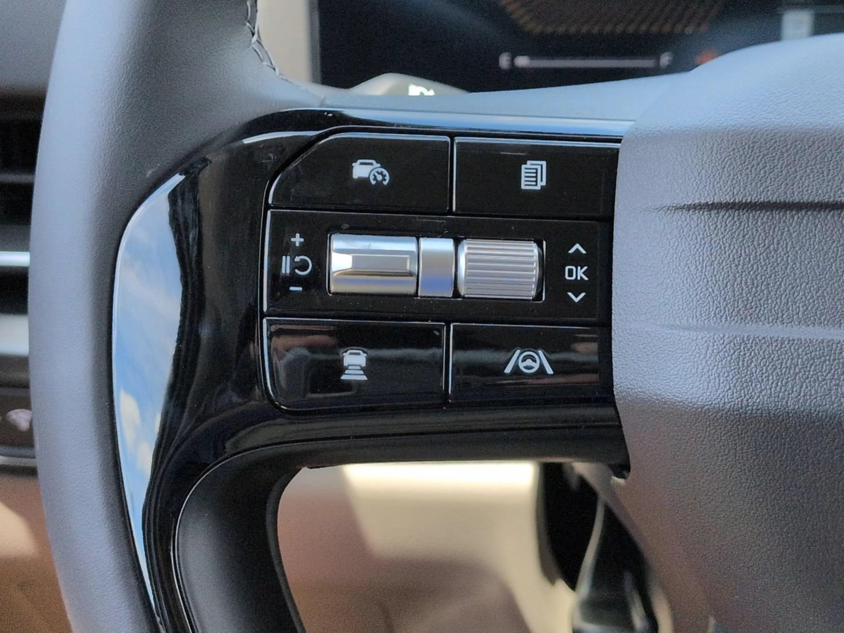 New 2027 Snow White Pearl Kia LXS image 30