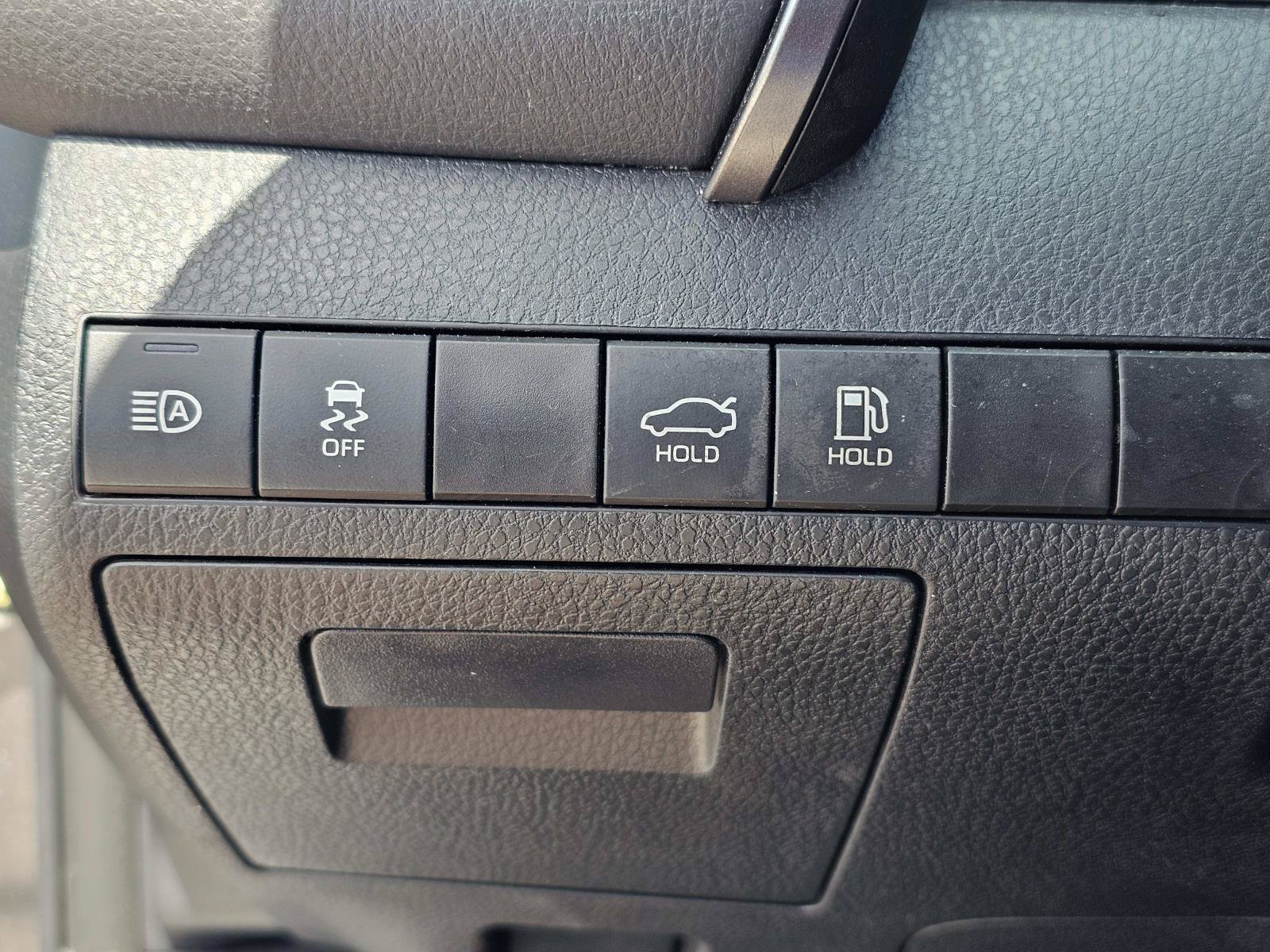 2024 Toyota Camry SE - Photo 18