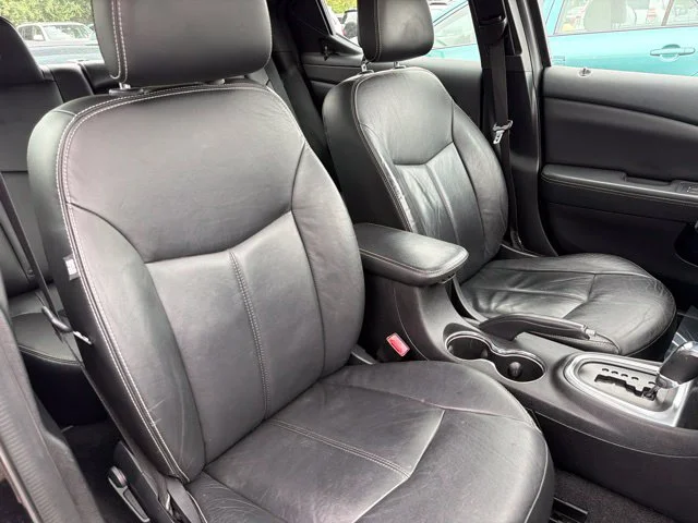 Used 2013 Black Dodge SXT image 31
