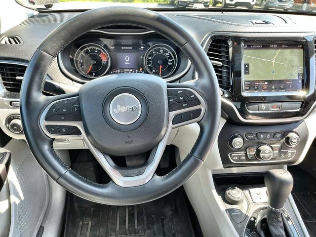 Used 2019  Jeep Limited image 12